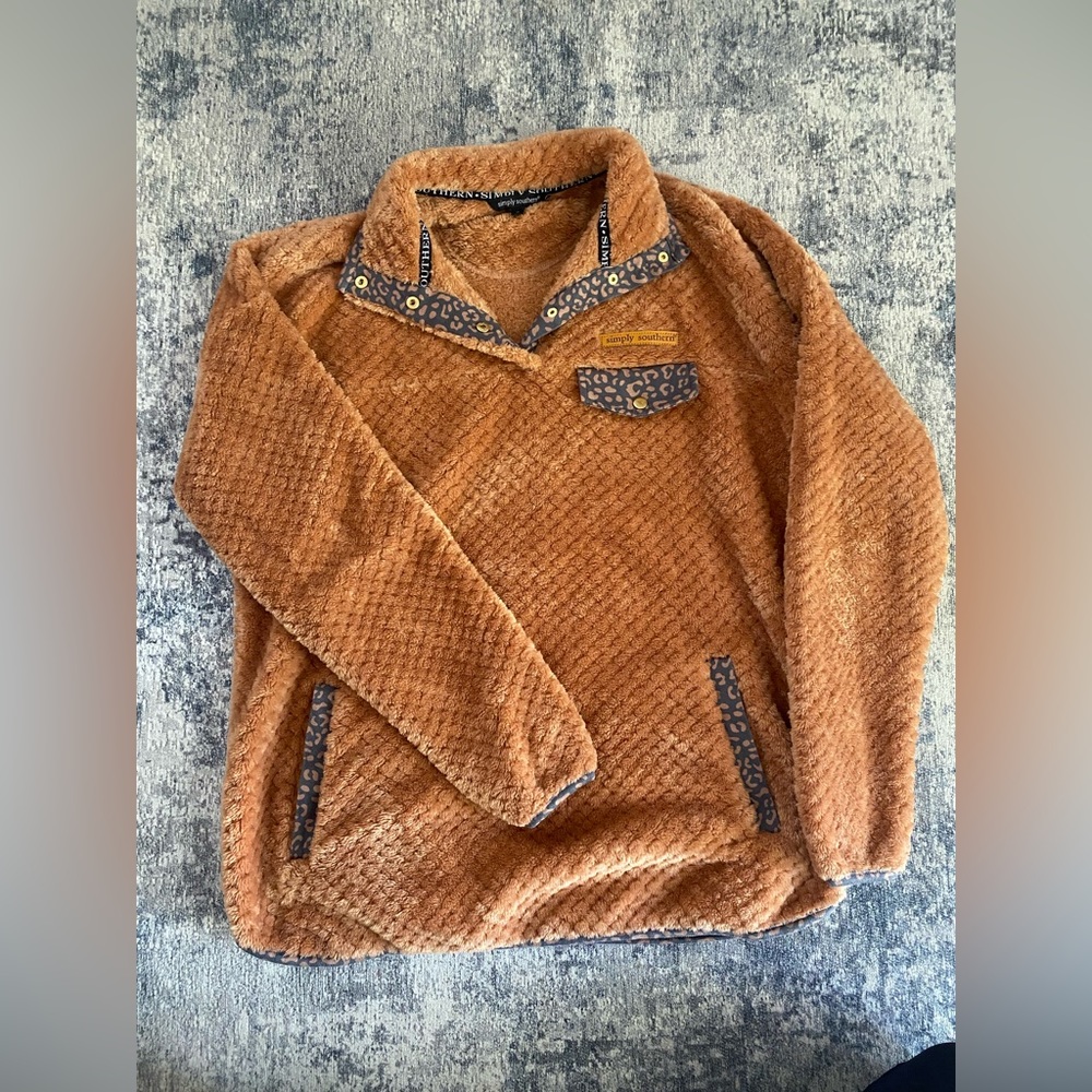 Like NEW! Simply Southern Quarter Button Up Sherpa, rust/leopard, size Large.